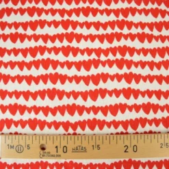 Tissu jersey côtelé bio motif coeurs rouges fond naturel - Poppy fabrics