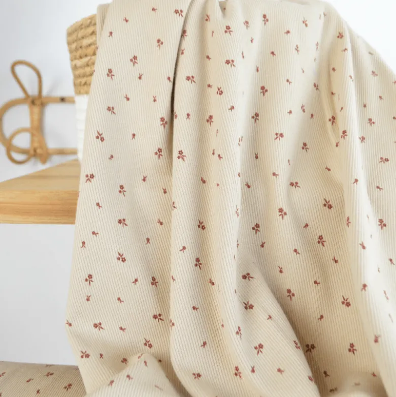 Tissu jersey côtelé fines côtes – Motif fleurs terracotte fond beige