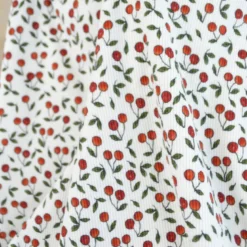 Tissu jersey côtelé motif cerises fond blanc cassé
