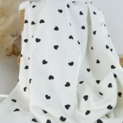 Tissu jersey côtelé motif coeurs Noirs fond blanc