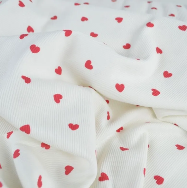 Tissu jersey côtelé motif coeurs rouges fond blanc