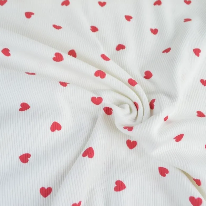 Tissu jersey côtelé motif coeurs rouges fond blanc