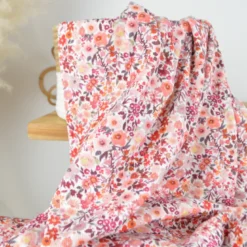 Tissu jersey côtelé motif fleurs automnales roses