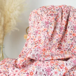Tissu jersey côtelé motif fleurs automnales roses
