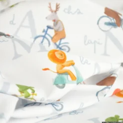 Tissu jersey motif animaux faisant du vélo fond blanc