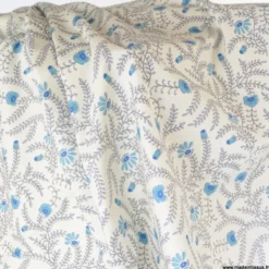 Tissu Kokka motif fleurs bleues - collection Botanical Flower
