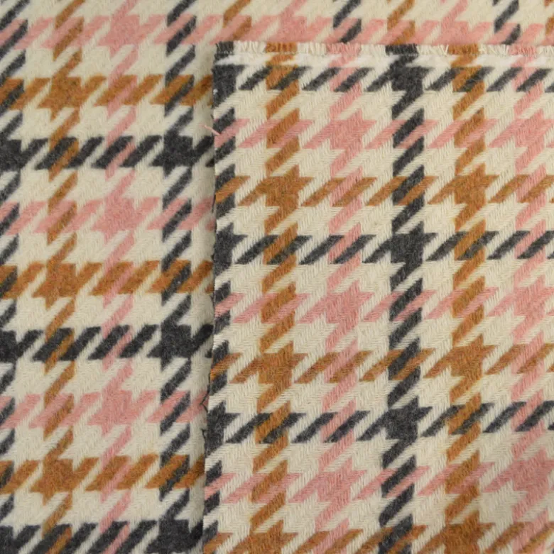Tissu lainage pied de poule rose et camel fond écru