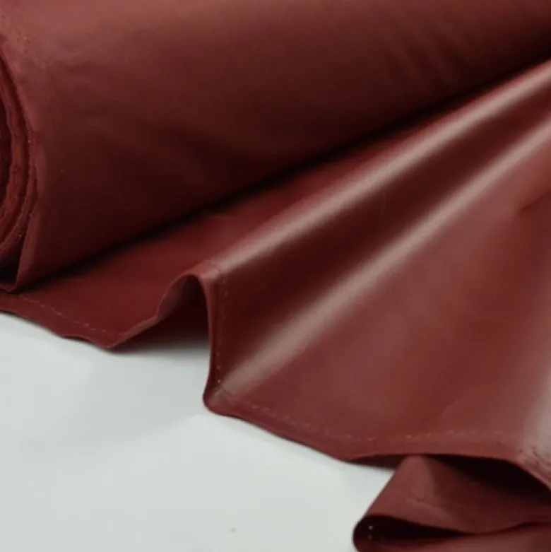 Tissu leger imperméable étanche polyester enduit acrylique bordeaux .