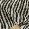 Tissu maille ajourée rayée noire et blanche – Chic et confortable