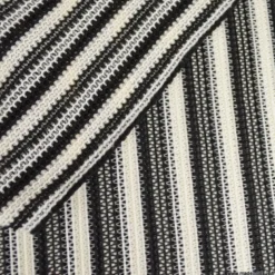 Tissu maille ajourée rayée noire et blanche – Chic et confortable
