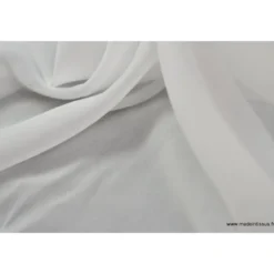 Tissu Mousseline coloris blanc .