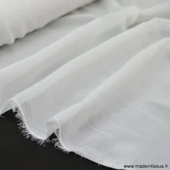 Tissu Mousseline coloris blanc .