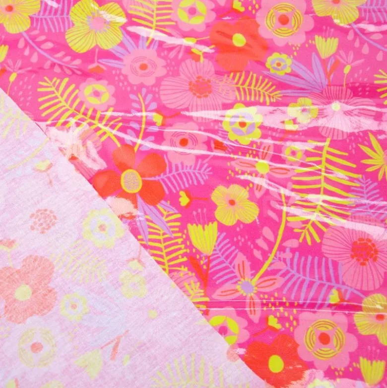 Tissu plastifié imprimé fleurs sur fond fuchsia