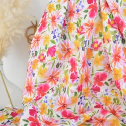 Tissu plumetis de viscose fleurs roses, jaunes et vertes – Fond blanc