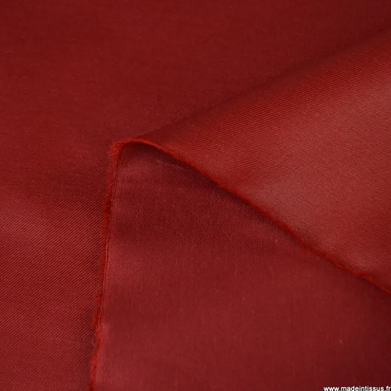 Tissu polycoton déperlant laqué, rouge bigarreau.