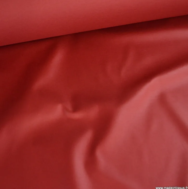 Tissu polycoton déperlant laqué, rouge bigarreau.