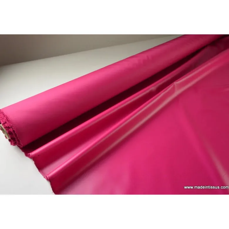 Tissu polyester fuchsia déperlant pour parapluie .