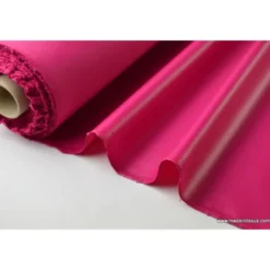 Tissu polyester fuchsia déperlant pour parapluie .
