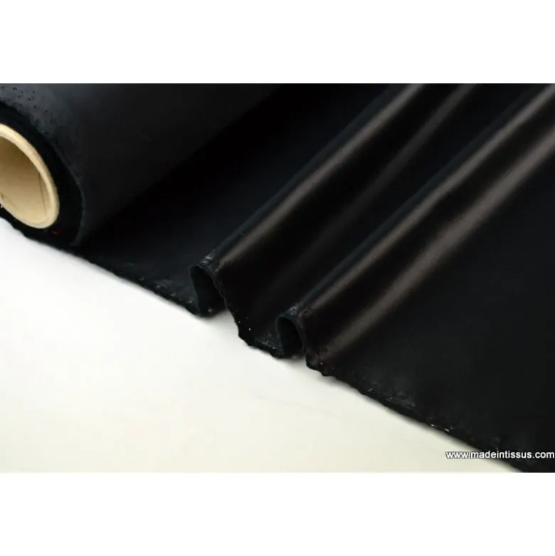 Tissu polyester noir déperlant pour parapluie .