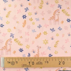 Tissu popeline Bio & OEKO TEX motifs girafes et fleurs fond rose - Poppy