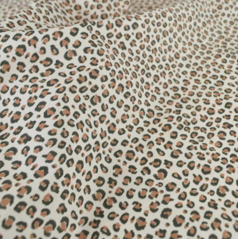 Tissu Popeline de coton Balzac motif léopard écru - OEKO TEX