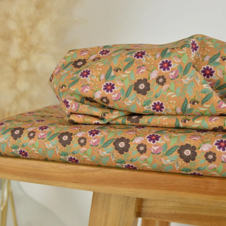 Tissu popeline de coton Field – Petites fleurs fond camel