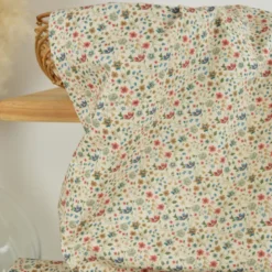 Tissu popeline de coton Field – Petites fleurs fond écru