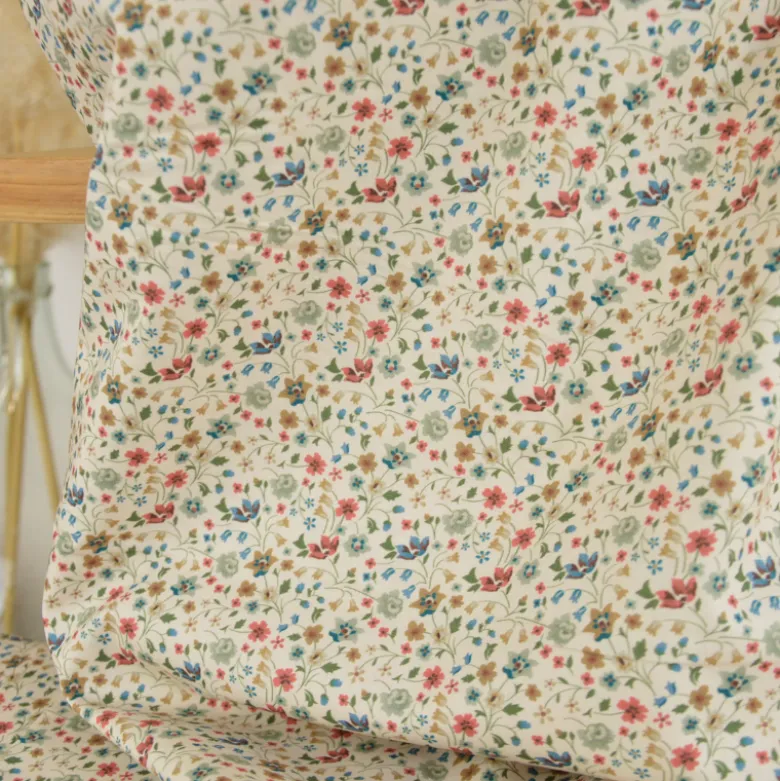 Tissu popeline de coton Field – Petites fleurs fond écru