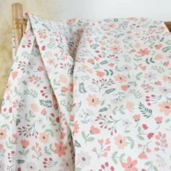 Tissu Popeline de coton Leopold motif fleurs rose et prune - OEKO TEX