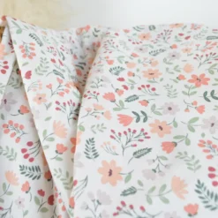 Tissu Popeline de coton Leopold motif fleurs rose et prune - OEKO TEX