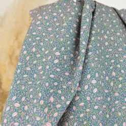 Tissu Popeline de Coton – Motif Cabosse Fond Pétrole