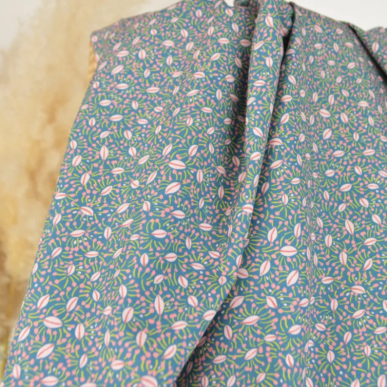Tissu Popeline de Coton – Motif Cabosse Fond Pétrole