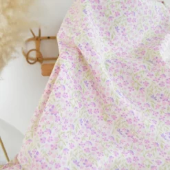 Tissu popeline de coton Poppy – motif fleurs Violettes