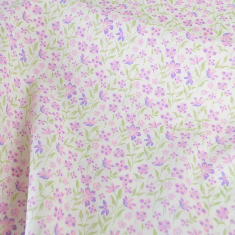 Tissu popeline de coton Poppy – motif fleurs Violettes