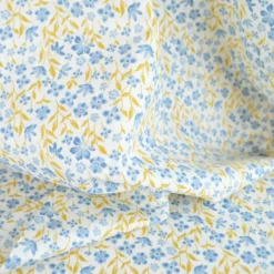Tissu popeline de coton Poppy – motif fleurs bleues et ocre