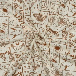 Tissu popeline de coton Poppy – motif ésotérique Solena – fond blanc cassé