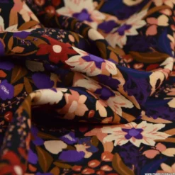 Tissu popeline de viscose Aozy - motif fleurs violettes fond noir