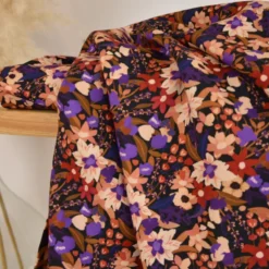 Tissu popeline de viscose Aozy - motif fleurs violettes fond noir