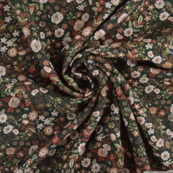 Tissu popeline de viscose Barbie motif fleurs roses fond vert