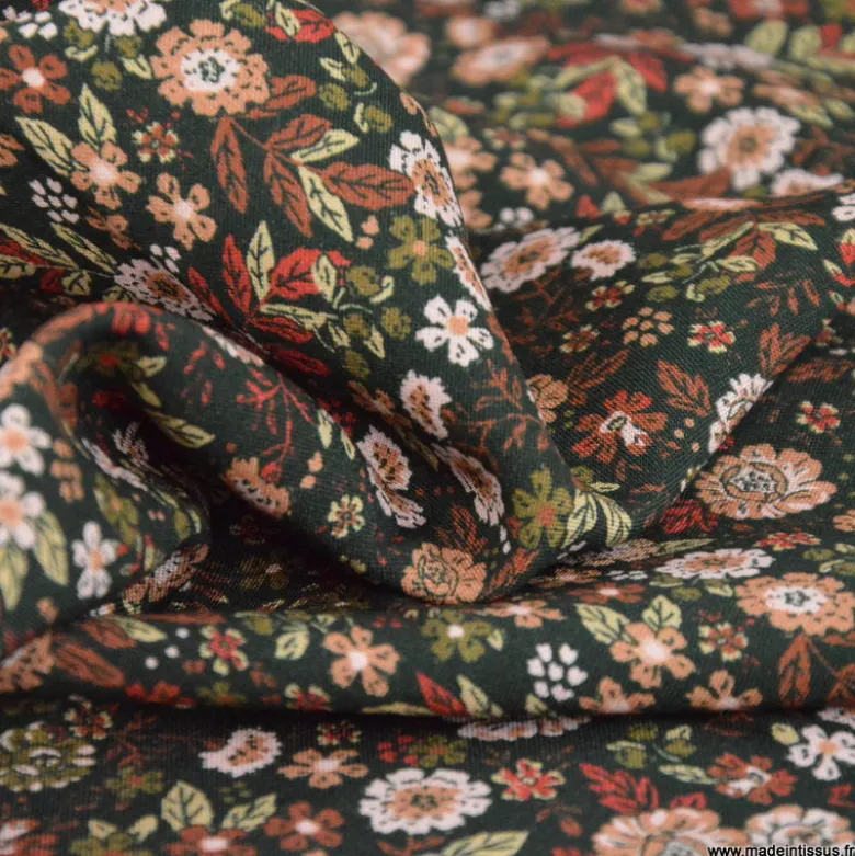 Tissu popeline de viscose Barbie motif fleurs roses fond vert