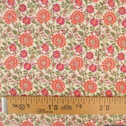 Tissu popeline de viscose écovero motif fleurs fond écru