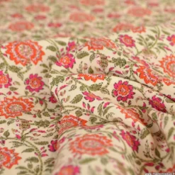 Tissu popeline de viscose écovero motif fleurs fond écru