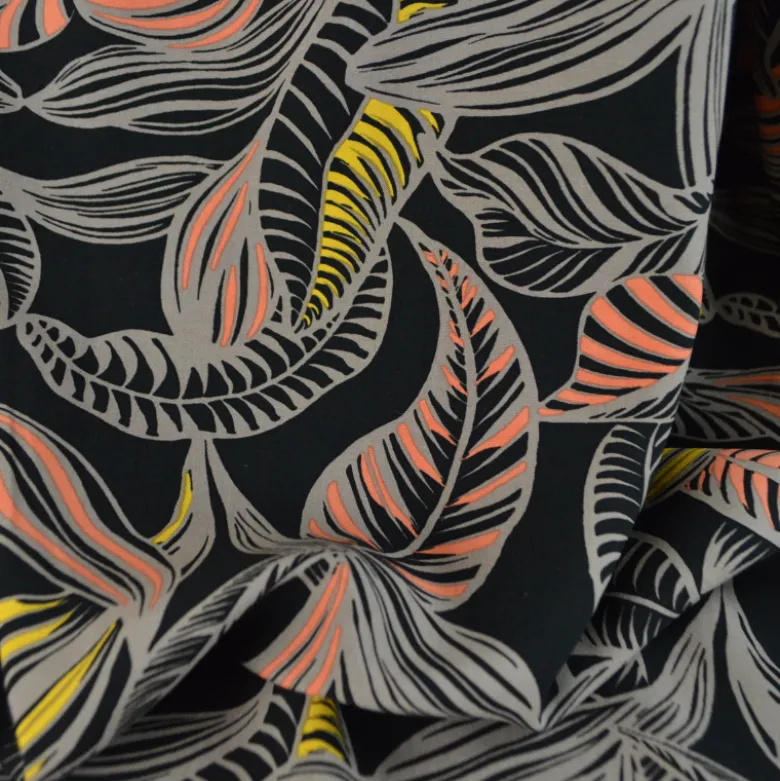 Tissu popeline de viscose Ecovero - motif feuillage fond noir
