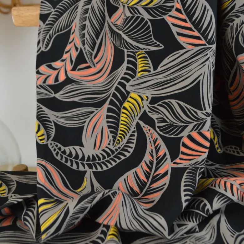 Tissu popeline de viscose Ecovero - motif feuillage fond noir