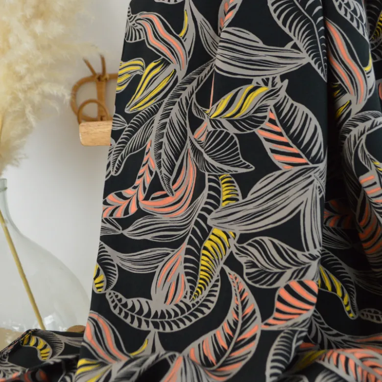 Tissu popeline de viscose Ecovero - motif feuillage fond noir