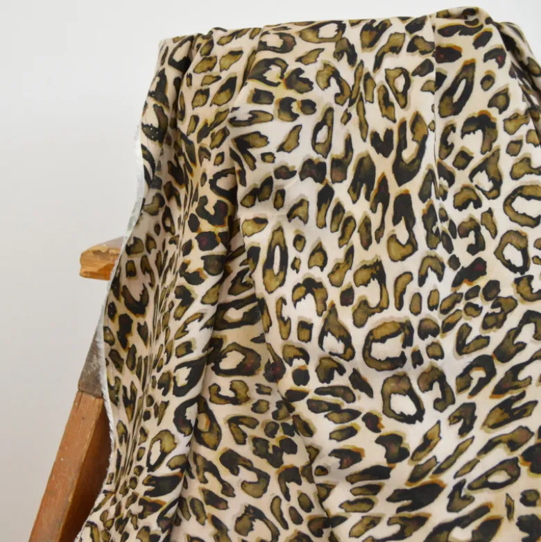 Tissu popeline de Viscose Farouche motif léopard Naturel