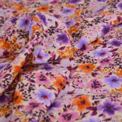Tissu popeline de viscose Giada - motif fleurs violettes et oranges