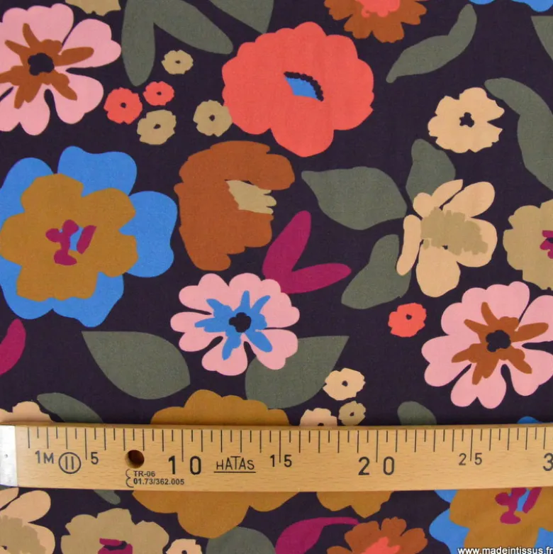 Tissu popeline de viscose Jano - motif fleurs Aubergine et cerise