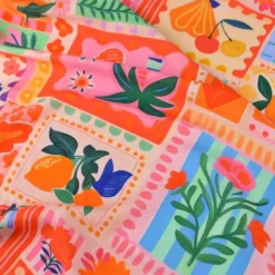 Tissu popeline de viscose Nice - motif fleurs vertes et roses