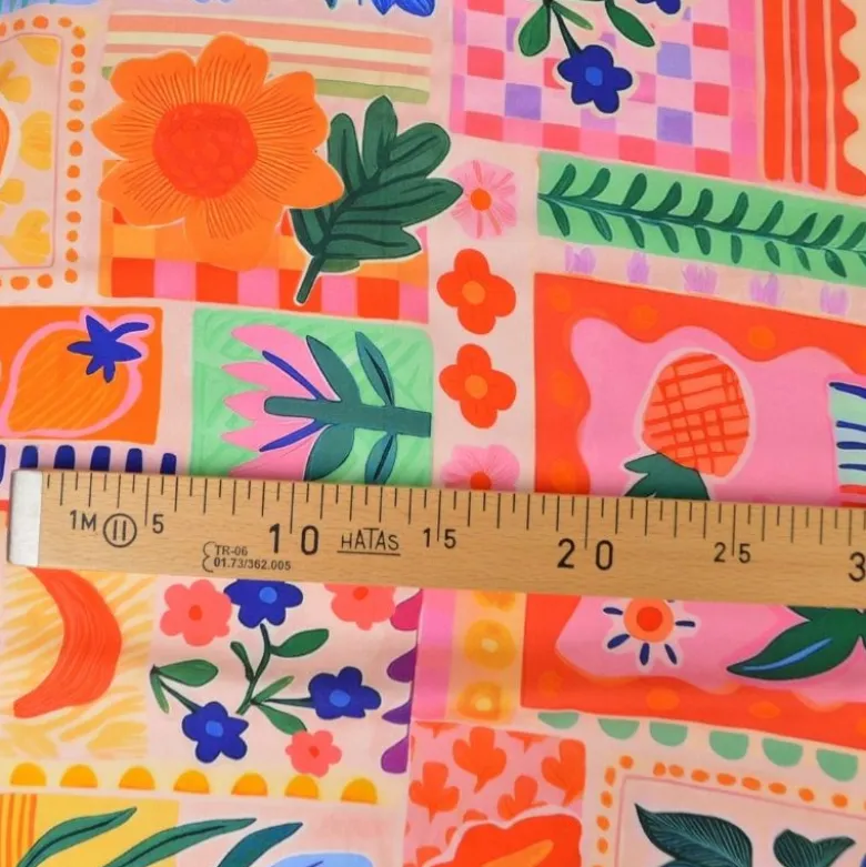 Tissu popeline de viscose Nice - motif fleurs vertes et roses